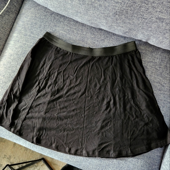 Black flowy mini skirt with elastic - Asos US 10 - Picture 1 of 2